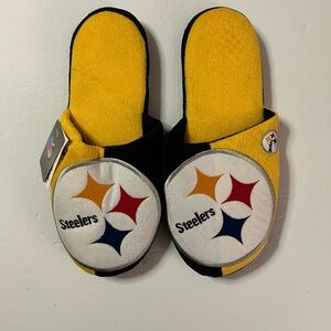 NWT Men’s Pittsburgh Steelers Slippers Size Large 11-12. NFL Brand